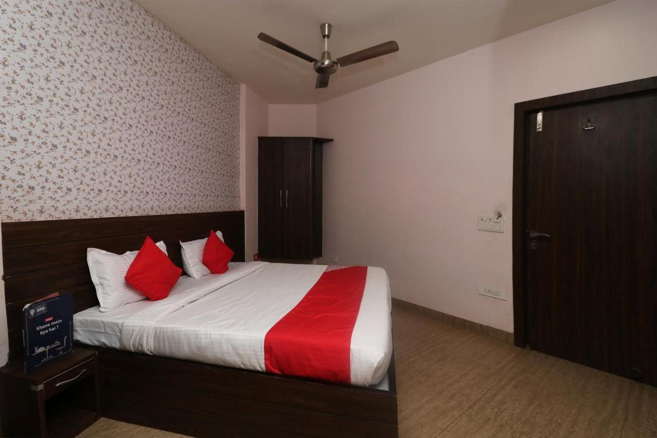 Oyo 22826 Hotel Sheltear & Resturant Агра Екстер'єр фото