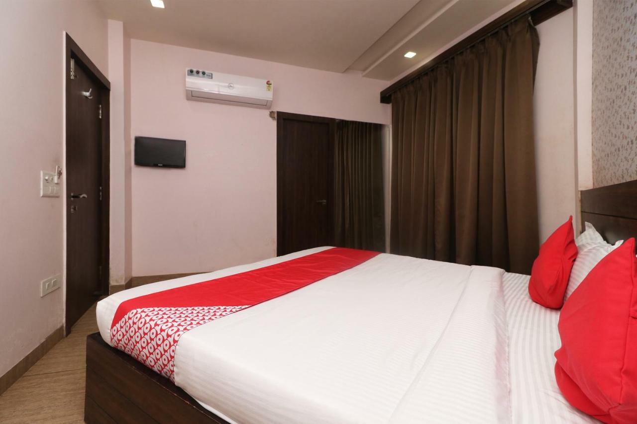 Oyo 22826 Hotel Sheltear & Resturant Агра Екстер'єр фото